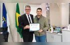 Professor de PG recebe Moção de Aplausos no Dia do Servidor após conquistar prêmio nacional
