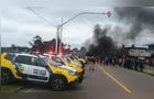 Após alagamentos, moradores bloqueiam rua e fazem protesto em São José dos Pinhais