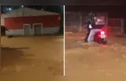 Moradores registram alagamento na Rua Emiliano Perneta, em Ponta Grossa