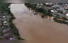 Rio Ribeira segue subindo, transborda em alguns pontos e Defesa Civil faz alerta