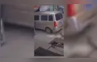 Mecânico se distrai com celular e carro bate contra parede em oficina