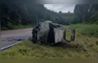 Mulher fica ferida após carro pegar fogo na PR-090, em Piraí do Sul