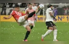 Com drama no fim, Corinthians é eliminado da Libertadores pelo Estudiantes
