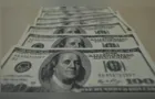 Dólar cai a R$ 4,98 e acumula perda de 4,44% na semana