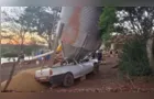 Carro bate em silo com 10 toneladas de grãos PR-589