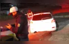 Motorista embriagado foge da Guarda, joga veículo contra viatura e abandona carro no Contorno