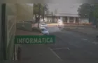 Motociclista é arrastado e vai parar na calçada após carro invadir preferencial em Cascavel