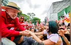 Lula ultrapassa Flávio Bolsonaro em índice de popularidade nas redes, diz Quaest