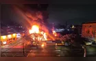 Incêndio de grandes proporções destrói loja de pneus; veja vídeo