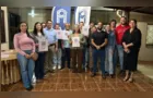 Sete famílias de Tibagi recebem títulos de propriedade de imóveis