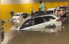 Túnel do Anhangabaú fica alagado e deixa motoristas e passageiros ilhados; veja vídeo