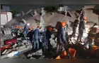 Prédio em construção desaba sobre casa e deixa 2 mortos; veja vídeo