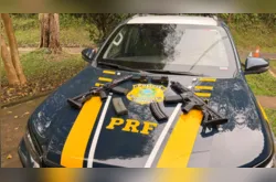 PRF apreende dois fuzis escondidos em painel de carro em Ponta Grossa