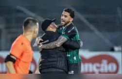Ronald Camarão e Paulinho marcaram para o Dogão