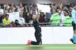 Philippe Coutinho comemorando seu primeiro gol com a camisa do Santos