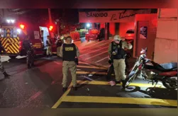 Acidente em frente ao antigo PSM envolveu um policial militar e um jovem de 23 anos