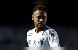 Neymar reconheceu que errou ao colocar a mão na boca, mas criticou a atitude do adversário.