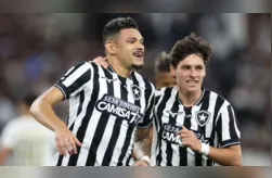 Tiquinho Soares aproveitou a chance como titular e marcou para o Botafogo contra a Chapecoense
