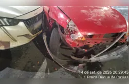 Ford Ka avançou o sinal vermelho colidiu contra outros dois veículos