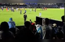 Torcedores manifestaram revolta nas arquibancadas do Estádio do Café
