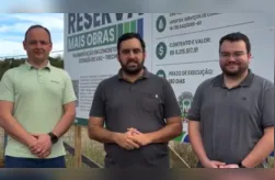 Prefeito de Reserva, Lucas Machado, com o secretário de Planejamento, Lucas Bergmann, e o proprietário da empresa Hipertex, Leonardo