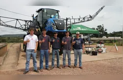 Estudantes do Instituto Cristão Mackenzie apresentam equipamentos de tecnologia agrícola e experimentos científicos durante a 5ª Expo ICMack, em Castro