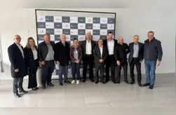 O anúncio contou com a presença do governador, da prefeita e vice-prefeito do município e do diretor-geral do Grupo Lamosa no Brasil