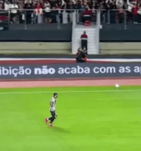 São Paulo exibe mensagem contra proibição das apostas em placas no MorumBis