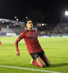 Em jogo de seis gols, Bragantino domina e vence o Cruzeiro no Brasileirão