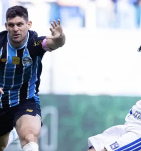 Cruzeiro vira sobre o Grêmio com hat-trick de Kaio Jorge no Brasileirão