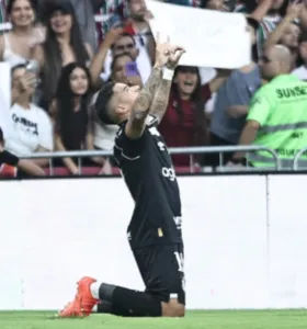 Santos vence o Fluminense de virada no Maracanã e sobe na tabela do Brasileirão