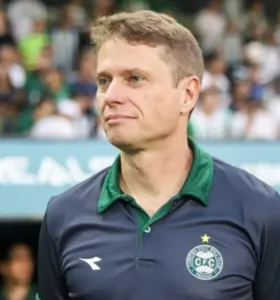 Coritiba demite Fernando Seabra após derrota para o Grêmio e sequência negativa