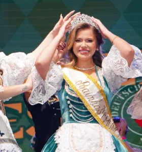 Serão eleitas a Rainha, a 1ª Princesa, a 2ª Princesa e a Miss Simpatia