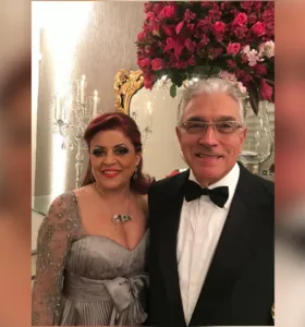 No registro, Jorge aparece ao lado da esposa, Iclea Saliba Cunha, sua companheira de caminhada