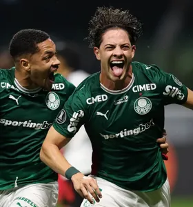 Giay desencanta, Palmeiras vence LDU e vai à altitude com vantagem perigosa