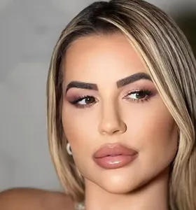 No texto manuscrito, Deolane diz que a situação "vai passar" e pede que ninguém fique preocupado