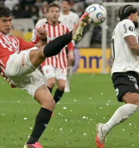 Com drama no fim, Corinthians é eliminado da Libertadores pelo Estudiantes