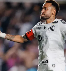 Com dois gols de Neymar, Santos e Flamengo empatam em jogo polêmico na Vila