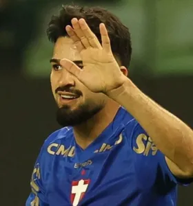 Palmeiras domina o Bahia, vence e fica a um ponto do líder Flamengo