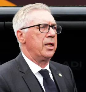 Ancelotti é detonado após empate com a Austrália e torcida pede Filipe Luís