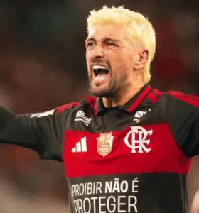 Flamengo vence Atlético-MG e retoma a liderança no Maracanã