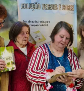 Lançamento reuniu escritores, familiares e amigos da autora em uma celebração que contou com autógrafos nas obras