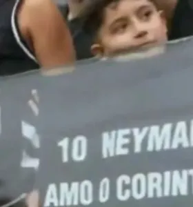 Criança ganhou camisa de Neymar em clássico entre Corinthians x Santos