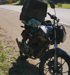 Motociclista, de 33 anos, sofreu ferimentos leves, recebeu atendimento médico no hospital da região