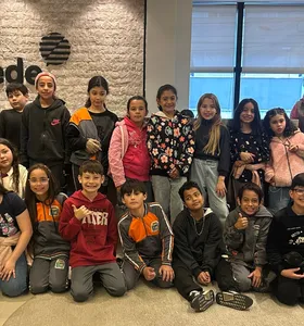 Turma de Carambeí visita sede do Grupo aRede pelo Vamos Ler