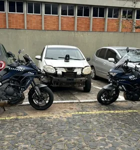 Carro furtado em Castro é recuperado pela Guarda Civil Municipal, em Ponta Grossa