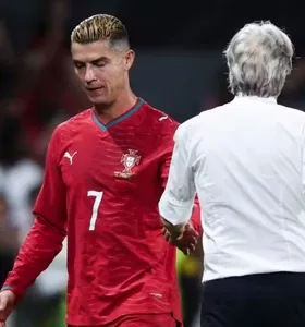 Cristiano Ronaldo acusa Jorge Jesus de quebra de confiança, mas diz estar disponível