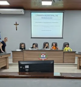 Alunos de Rebouças realizam disputa eleitoral com partidos e debate