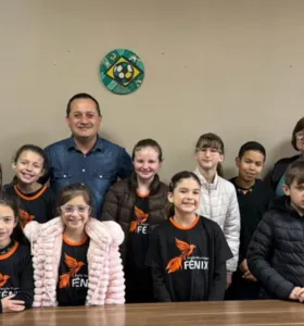 Turma de São João do Triunfo entrevista prefeito sobre a sustentabilidade