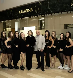 Recepção reuniu debutantes do Clube Ponta Lagoa, familiares e diretoras em uma noite marcada por elegância, sofisticação e muito brilho nas Joalherias Gravina.